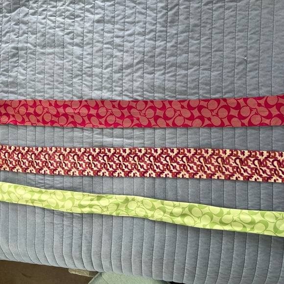 Set of 3 Vintage Coach Scarves - Picture 3 of 9